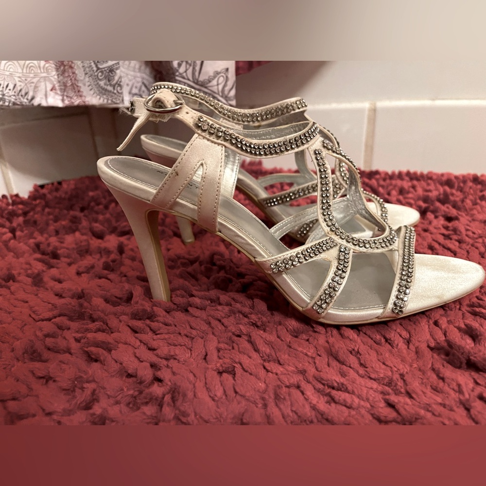 Silver heels 71/2